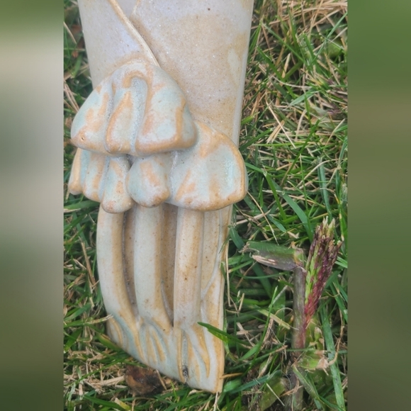 Pottery Wall Pocket with Mushrooms - Picture 4 of 6